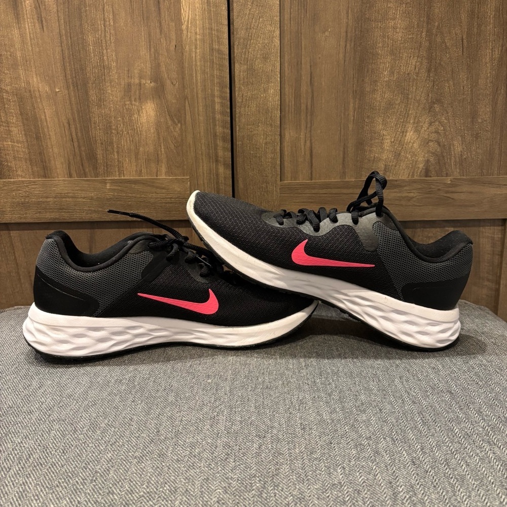 Nike Women's Revolution 6 Shoes‎ Black/Hyper Pink Size 9 EUC - Picture 8 of 11